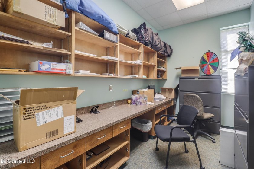 7,830 SqFt office building for sale in sought after Intraplex 10 - photo 15