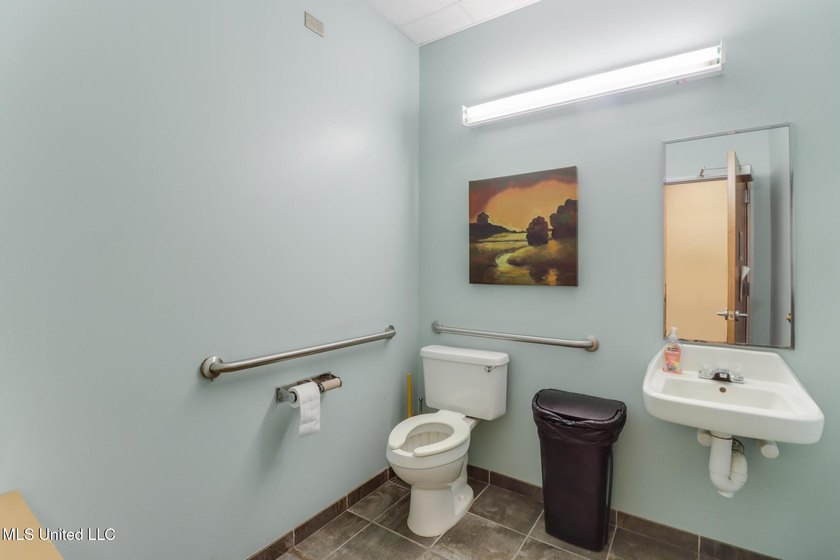 7,830 SqFt office building for sale in sought after Intraplex 10 - photo 16
