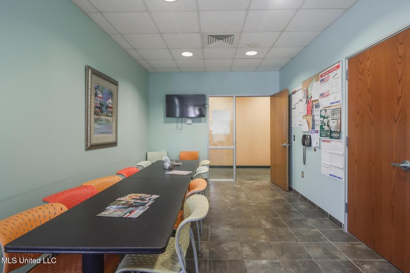 7,830 SqFt office building for sale in sought after Intraplex 10 - photo 19