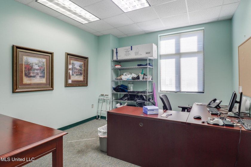 7,830 SqFt office building for sale in sought after Intraplex 10 - photo 21