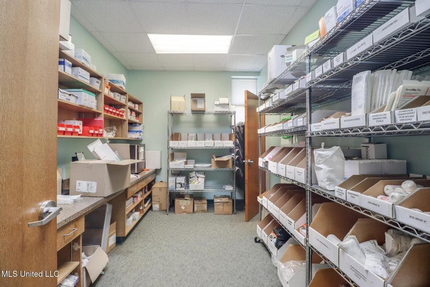 7,830 SqFt office building for sale in sought after Intraplex 10 - photo 23