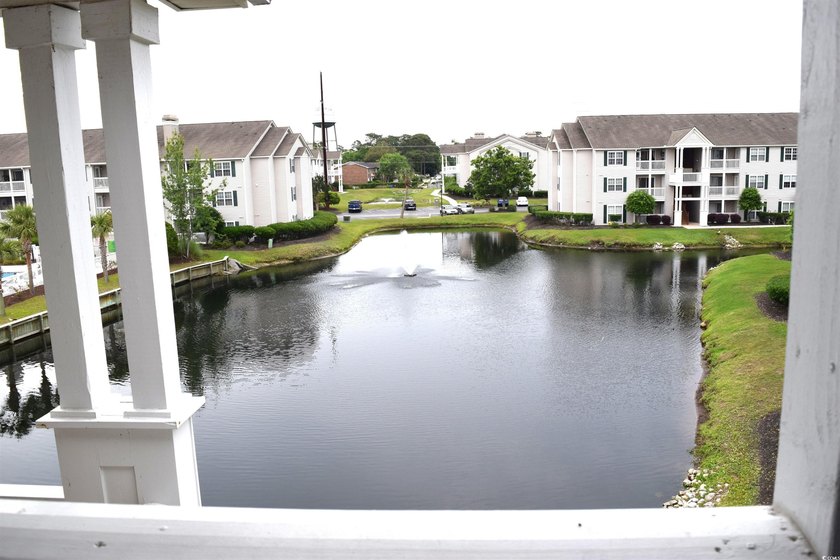 Beautiful upgraded 2 bedroom, 2 bath condo with huge closets and - photo 7
