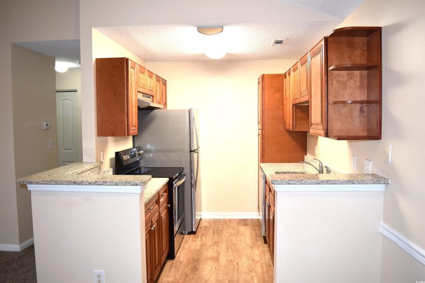 Beautiful upgraded 2 bedroom, 2 bath condo with huge closets and - photo 8