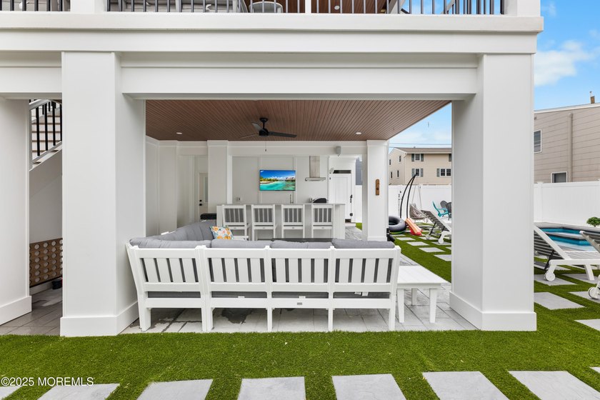MIAMI MEETS LBI! PRODUCING OVER 200K INCOME YEARLY. Bayview - photo 22
