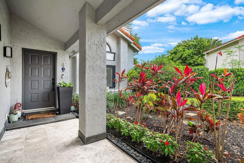 MAKE AN OFFER! Stunning and magnificently expanded two-story - photo 3