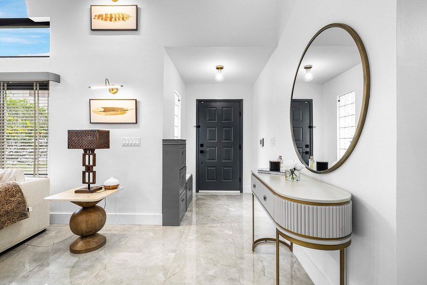 MAKE AN OFFER! Stunning and magnificently expanded two-story - photo 4