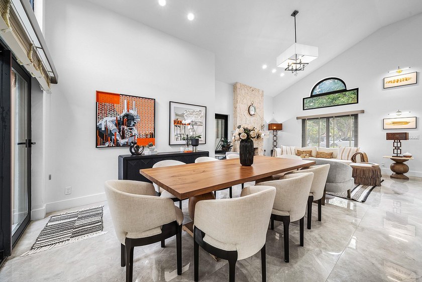 MAKE AN OFFER! Stunning and magnificently expanded two-story - photo 8