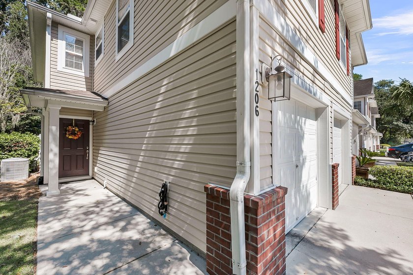 Well-maintained townhome in the desirable area, of The Pines @ - photo 4