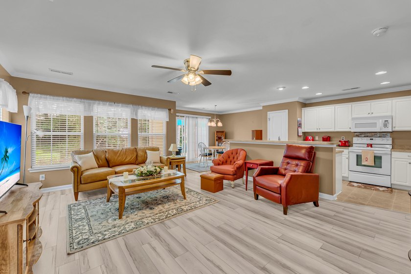 Well-maintained townhome in the desirable area, of The Pines @ - photo 6