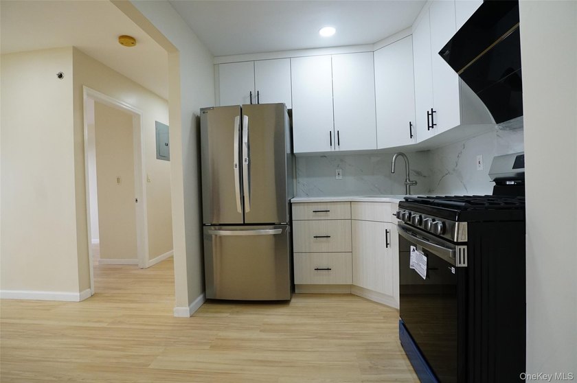 Prime Woodside location. This elevator condominium is - photo 6