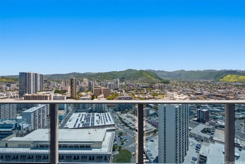 Experience the best of Honolulu living in this stylish 1-bedroom - photo 3