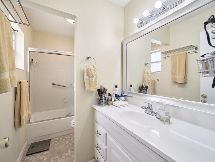 Welcome to this charming 2-bedroom, 2-bathroom villa nestled in - photo 12