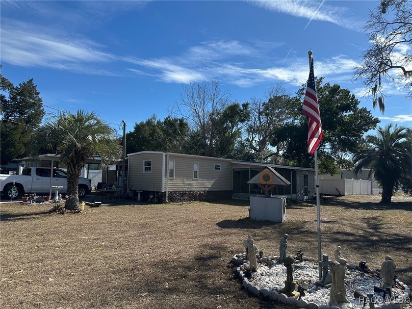 Well-cared-for and affordably priced, this charming mobile home - photo 19