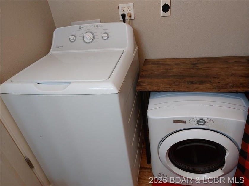 Move in ready! Well maintained 1 bedroom, 1 full bath Tiny Home - photo 11