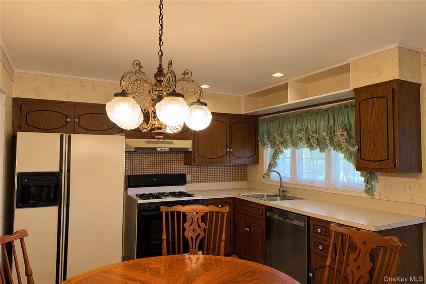 Set on a 60x100 lot in The Forest City section of Wantagh in - photo 11