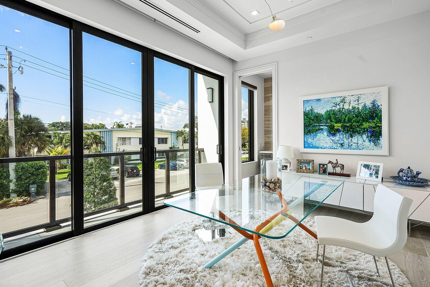 This exceptional waterfront residence at 344 Venetian Drive in - photo 21