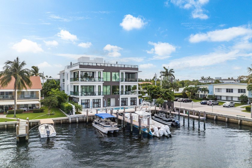 This exceptional waterfront residence at 344 Venetian Drive in - photo 34