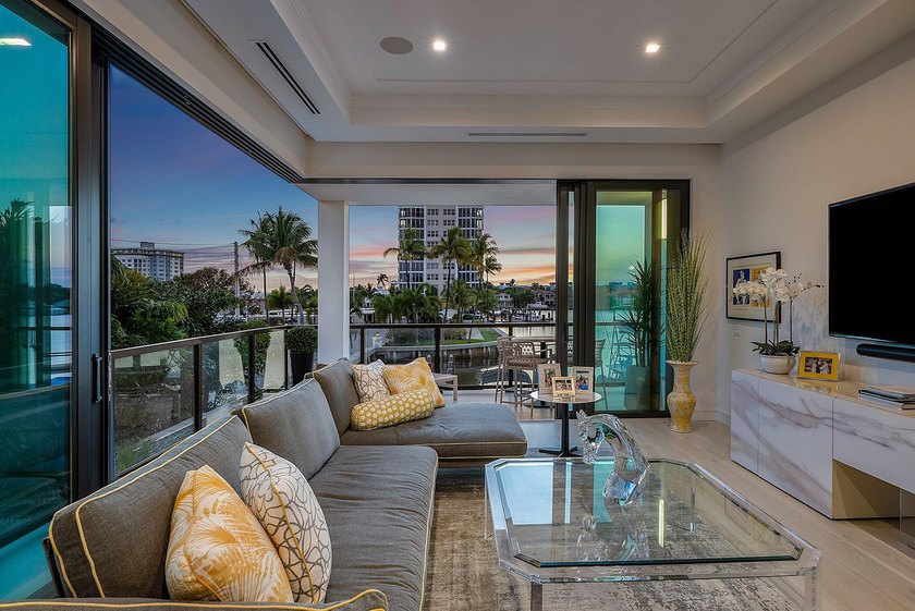 This exceptional waterfront residence at 344 Venetian Drive in - photo 39
