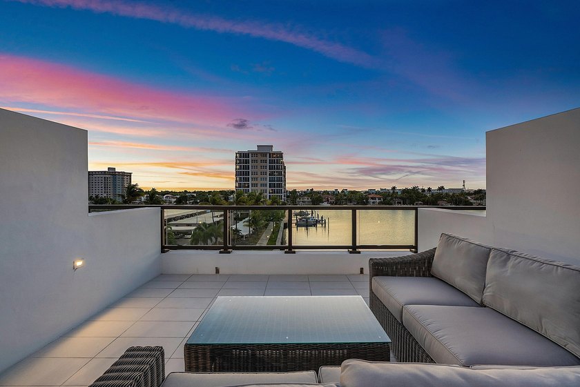 This exceptional waterfront residence at 344 Venetian Drive in - photo 41