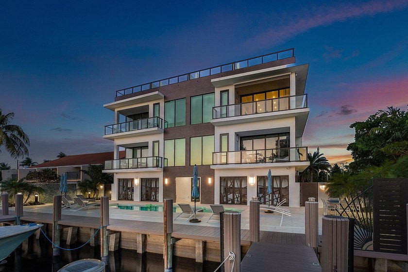 This exceptional waterfront residence at 344 Venetian Drive in - photo 44