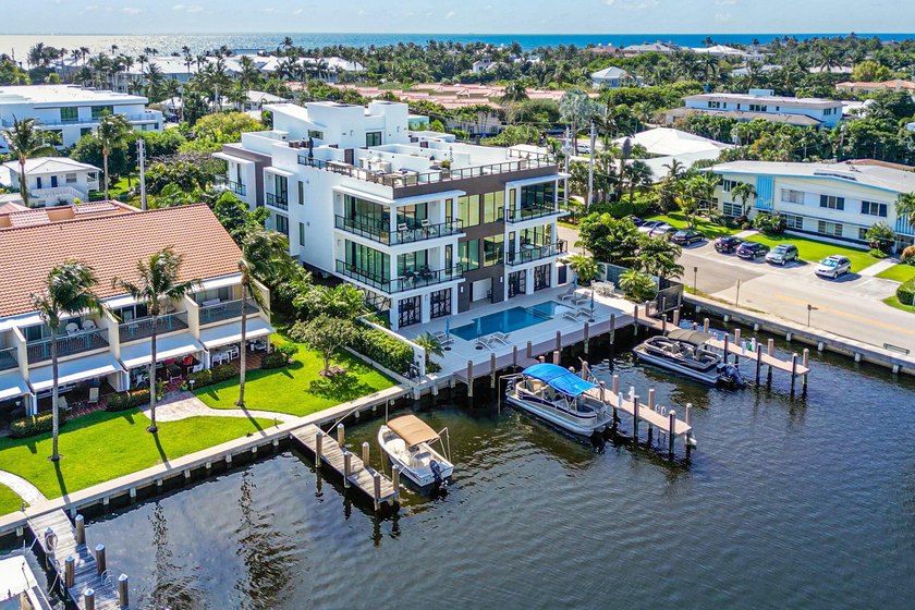 This exceptional waterfront residence at 344 Venetian Drive in - photo 50