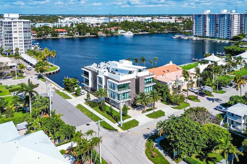 This exceptional waterfront residence at 344 Venetian Drive in - photo 54