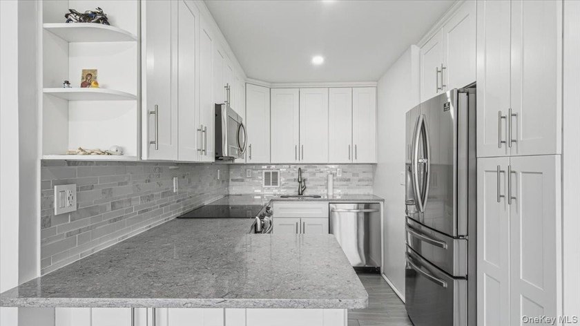 Move right into this beautifully renovated 1-bedroom, 1-bath - photo 9