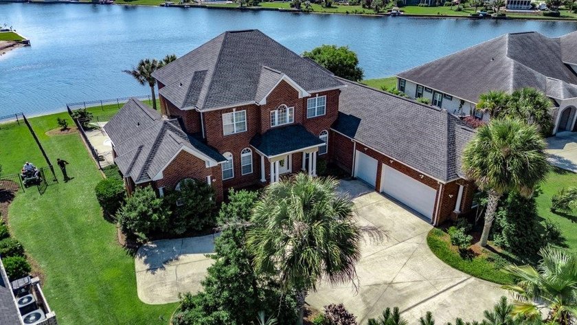 Luxury Waterfront Living with Private Pool in Plantation Lakes! - photo 5