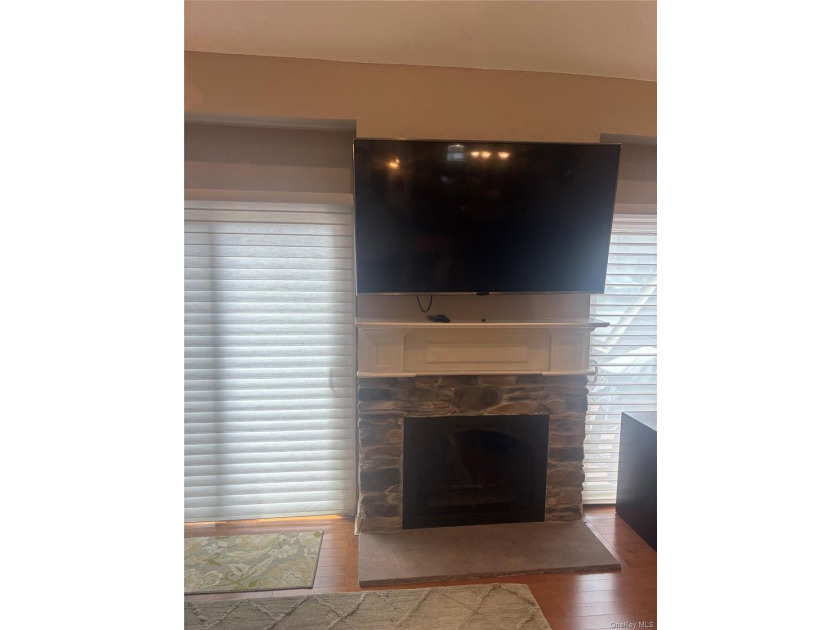 Sought after Brussels Condominium at Southgate. Easy access with - photo 5