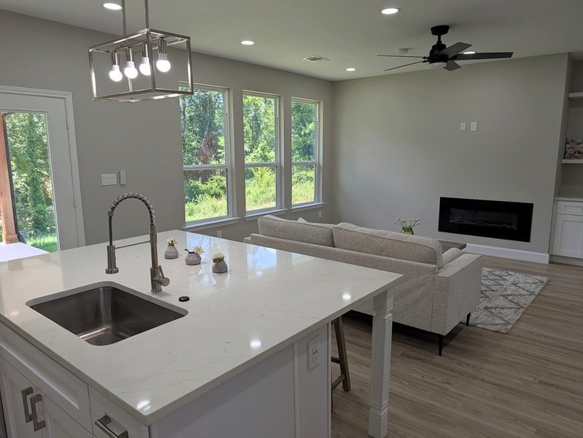 Welcome to where modern farmhouse style meets quality - photo 8