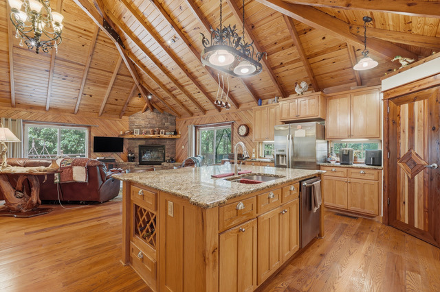 Lakefront Privacy on 40 acres , Custom 3866 sf home w 2 boat slip - photo 9