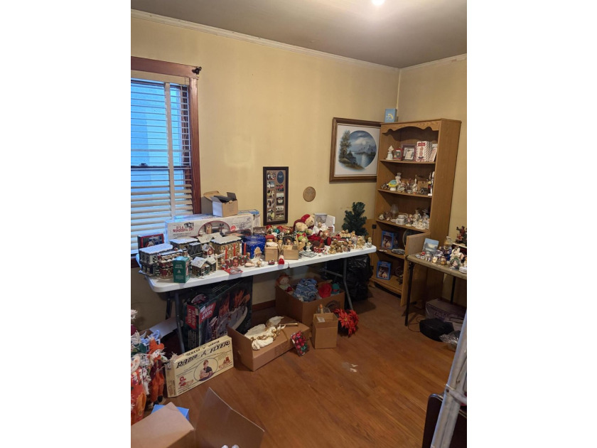 **Attention Investors, Handymen, and Savvy Tradesmen!** This - photo 12