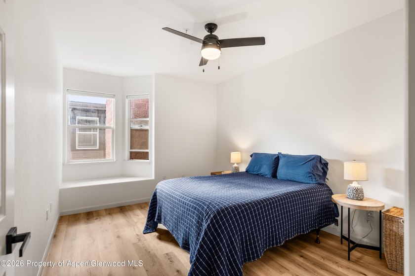 This bright, beautifully updated top-floor condo offers - photo 13