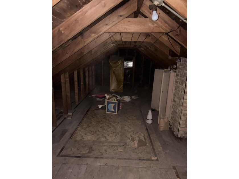 **Attention Investors, Handymen, and Savvy Tradesmen!** This - photo 13