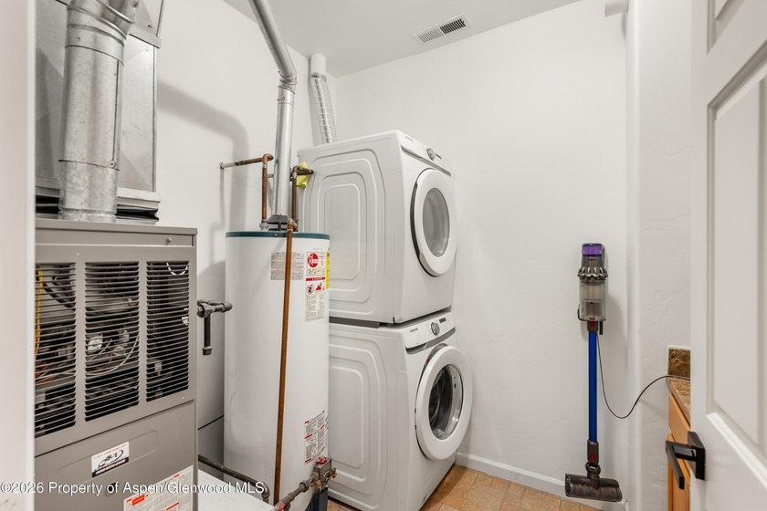 This bright, beautifully updated top-floor condo offers - photo 15