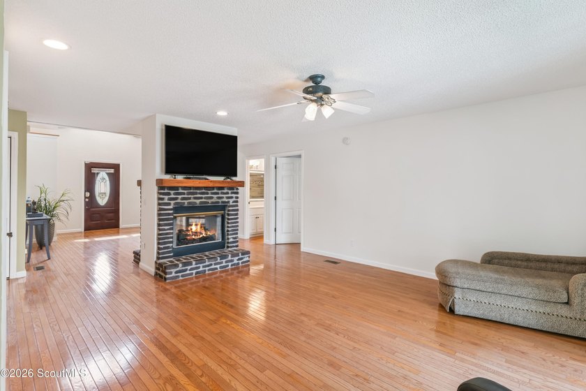 Enjoy fantastic MARSH AND RIVER views and your own private - photo 15