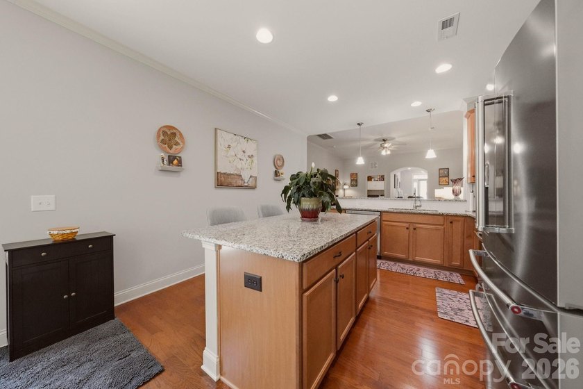 Welcome to this beautifully maintained 3-bedroom, 2.5-bath - photo 15