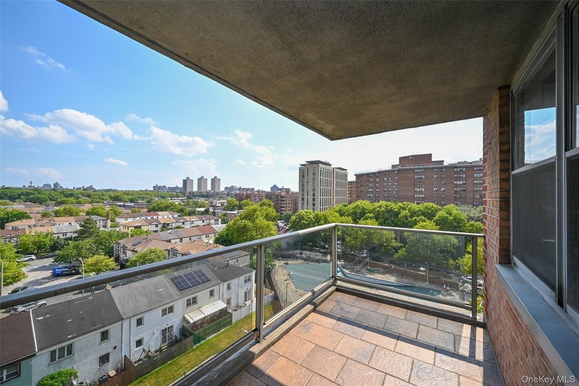 Spacious 2 Bedroom, 2 Bathroom Co-op in Luxury 24-Hour Doorman - photo 15