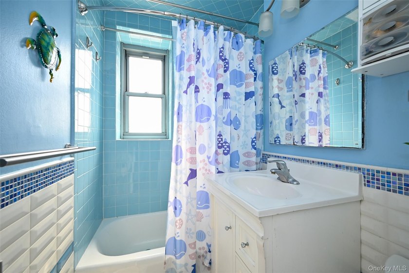 Spacious 2 Bedroom, 2 Bathroom Co-op in Luxury 24-Hour Doorman - photo 19