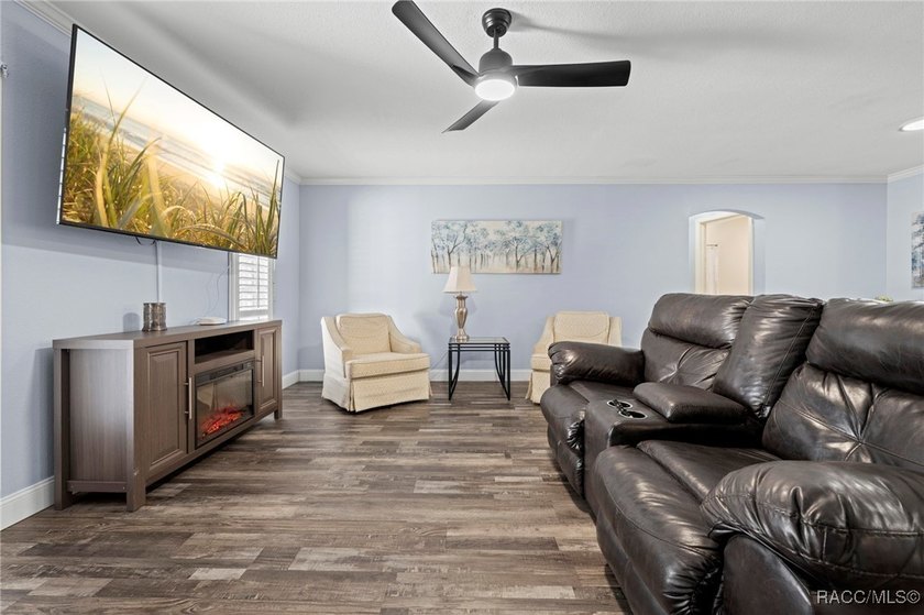 MAJOR PRICE REDUCTION!Move-In Ready 3-Bedroom Pool Home with - photo 25