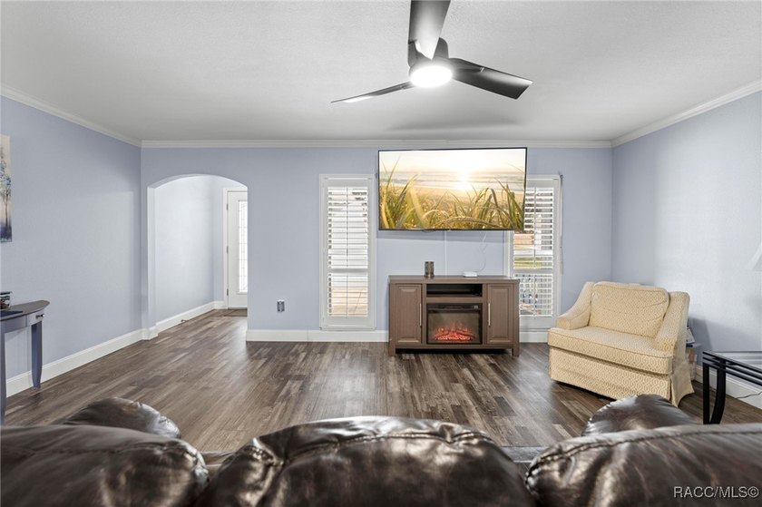 MAJOR PRICE REDUCTION!Move-In Ready 3-Bedroom Pool Home with - photo 26