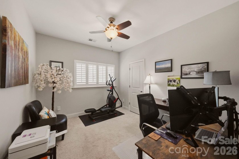 Welcome to this beautifully maintained 3-bedroom, 2.5-bath - photo 27