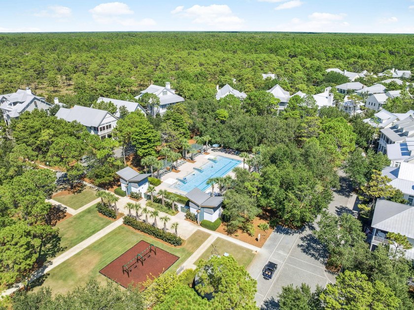 Beautifully maintained 4-bedroom, 4.5-bath home on an oversized - photo 29