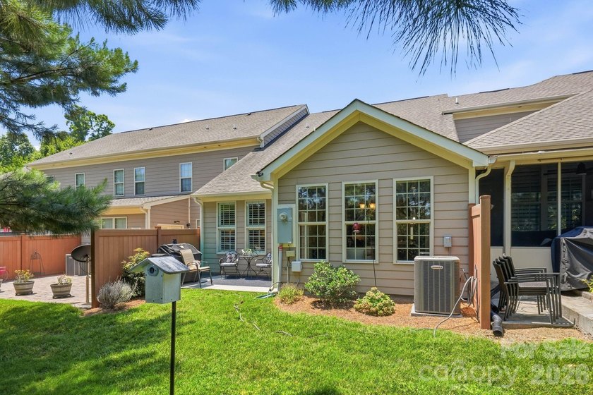 Welcome to this beautifully maintained 3-bedroom, 2.5-bath - photo 30