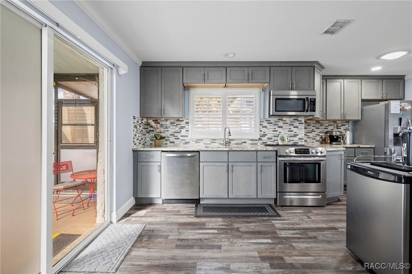 MAJOR PRICE REDUCTION!Move-In Ready 3-Bedroom Pool Home with - photo 32