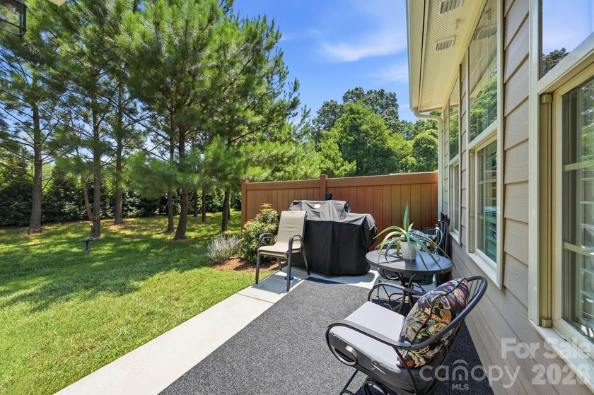 Welcome to this beautifully maintained 3-bedroom, 2.5-bath - photo 33