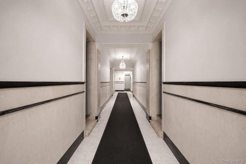 Perched on the top floor of a charming and meticulously - photo 3