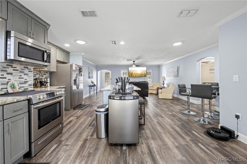 MAJOR PRICE REDUCTION!Move-In Ready 3-Bedroom Pool Home with - photo 33