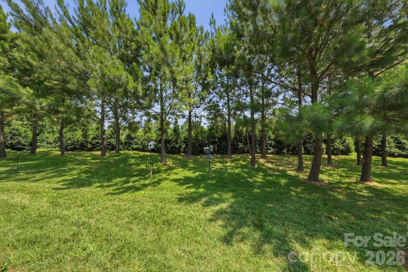 Welcome to this beautifully maintained 3-bedroom, 2.5-bath - photo 35