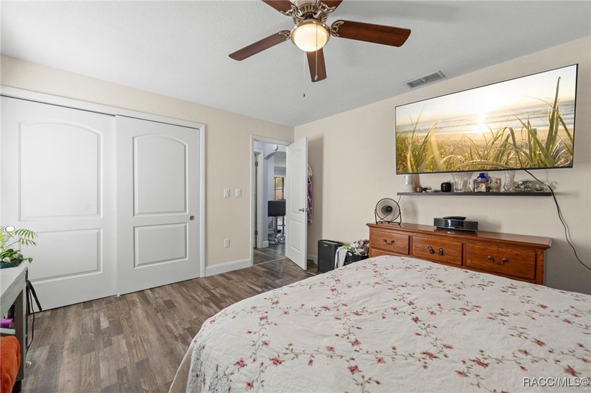 MAJOR PRICE REDUCTION!Move-In Ready 3-Bedroom Pool Home with - photo 44